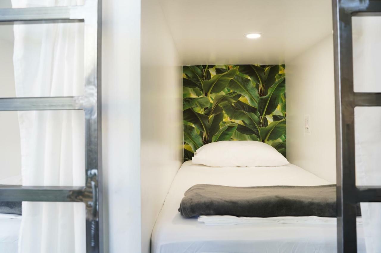 Single Bed in Mixed Dormitory Room
